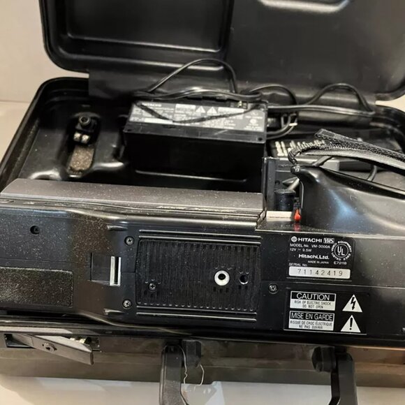 Hitachi Camcorder VHS VM-3000A with Case Charger Cords, Untested - Picture 8 of 11
